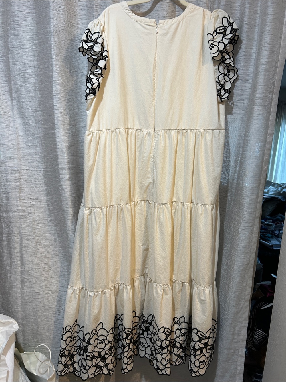 Cream dress with black floral trim - Picture 3 of 4